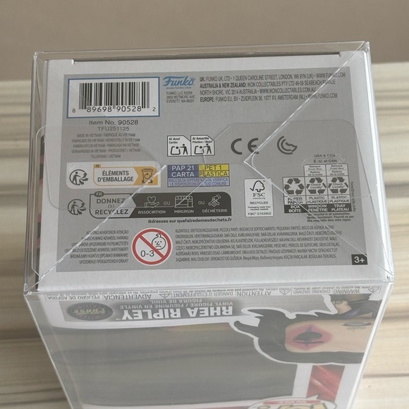 Funko Pop WWE Rhea Ripley Chase Blacklight Limited Edition #193 w/ Protector - Picture 6 of 7